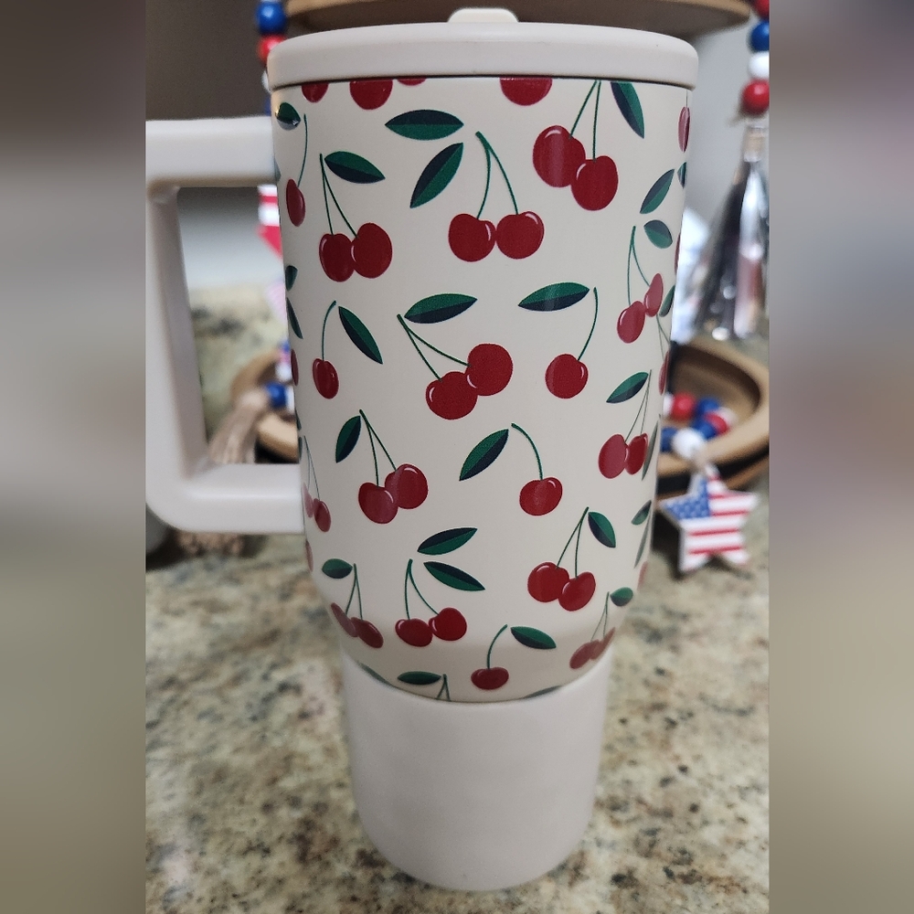 🍒NEW HydroJug Limited Edition "CHERRIES" 20oz Traveler🍒 - Picture 4 of 7